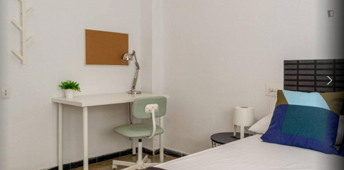 Neat double bedroom near Facultat d'Infermeria i Podologia
