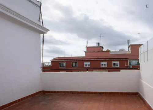 Bright double bedroom near Pl. Espanya metro
