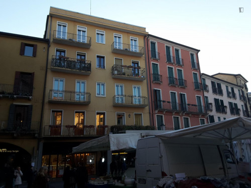 Single bedroom in a 3-bedroom apartment near Torre dell'Orologio - Gallery - 6