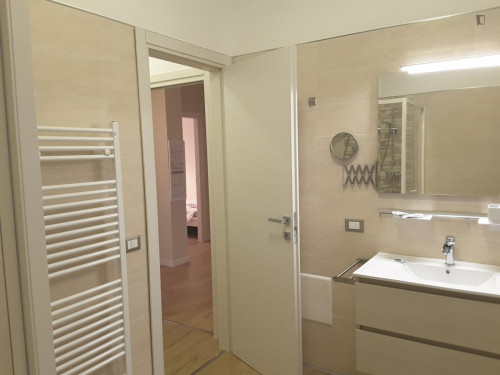 Single bedroom in a 3-bedroom apartment near Torre dell'Orologio