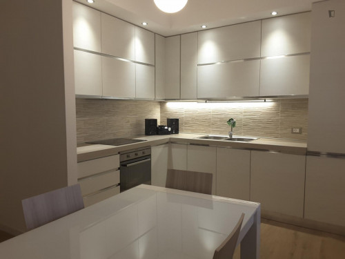 Single bedroom in a 3-bedroom apartment near Torre dell'Orologio