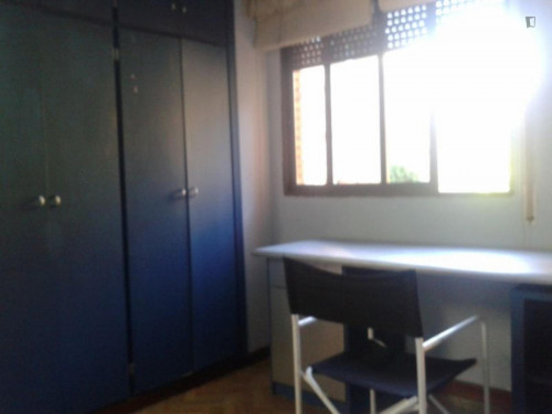 Single bedroom, in 3-bedroom apartment