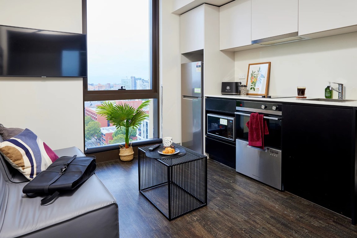  King Single Bed, 4 Bed Apartment With Ensuite  -  Urbanest Swanston Street  - Gallery -  4