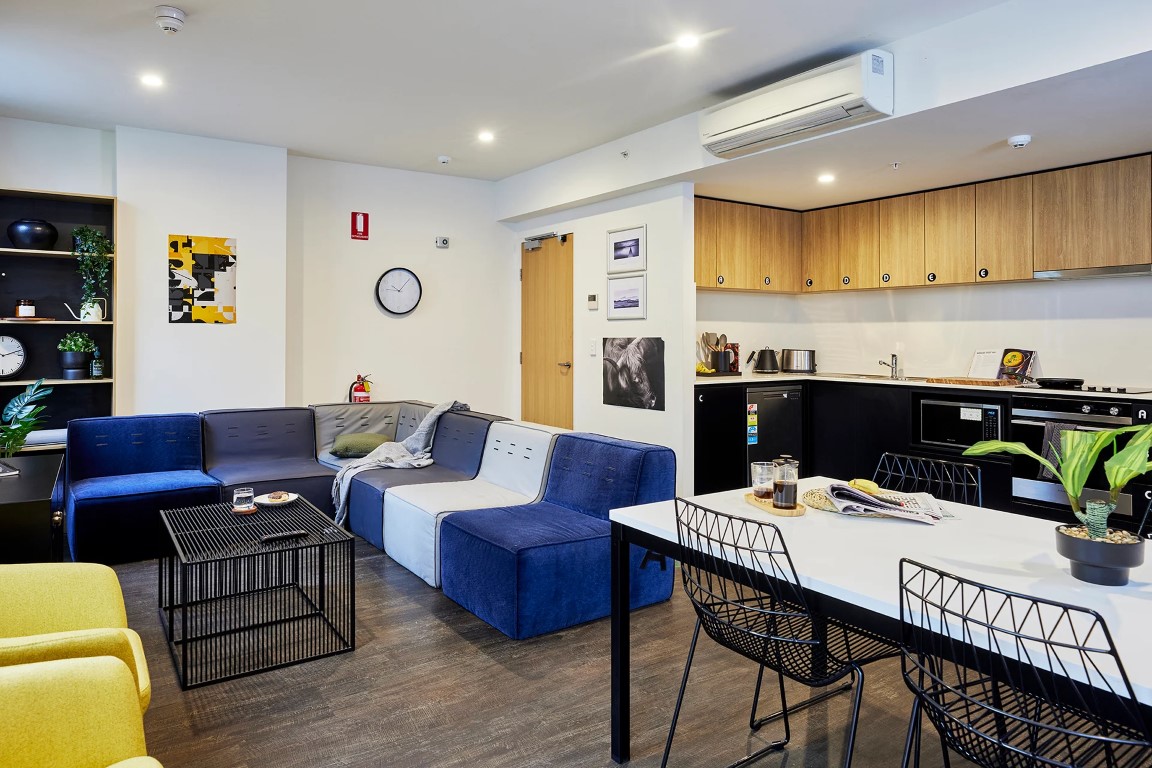 King Single Bed, 5 Bed Apartment With Ensuite - Urbanest Swanston Street - Gallery - 9