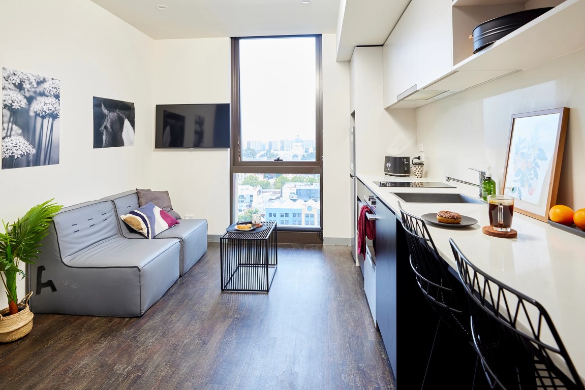  King Single Bed, 5 Bed Apartment With Ensuite  -  Urbanest Swanston Street  - Gallery -  2