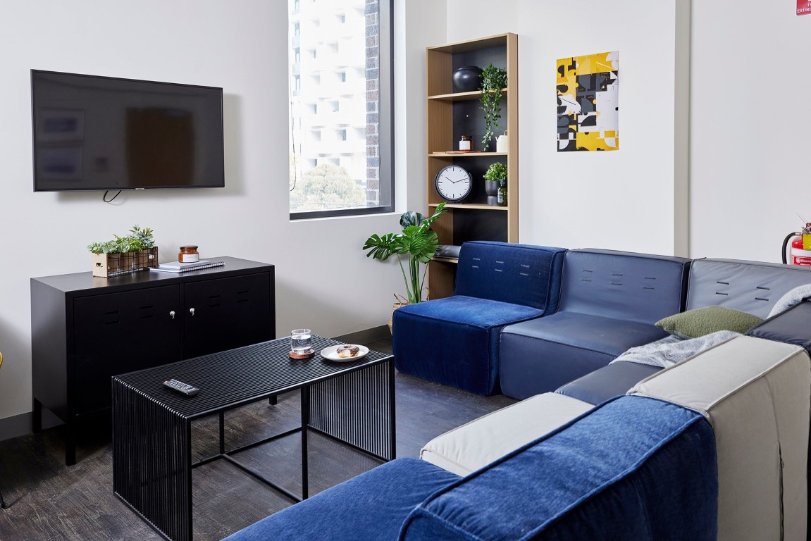  King Single Bed, 5 Bed Apartment With Ensuite  -  Urbanest Swanston Street  - Gallery -  1