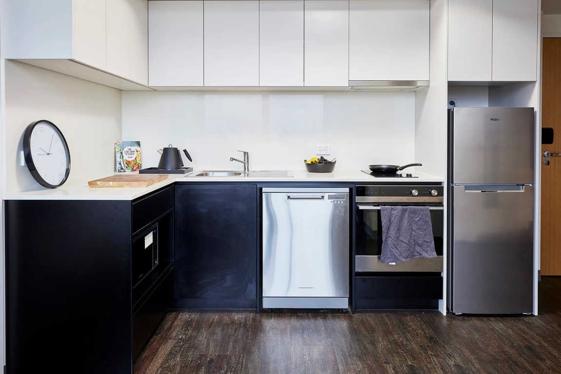 Double Bed, 1 Bed Apartment, Standard View - Urbanest Swanston Street - Gallery - 3