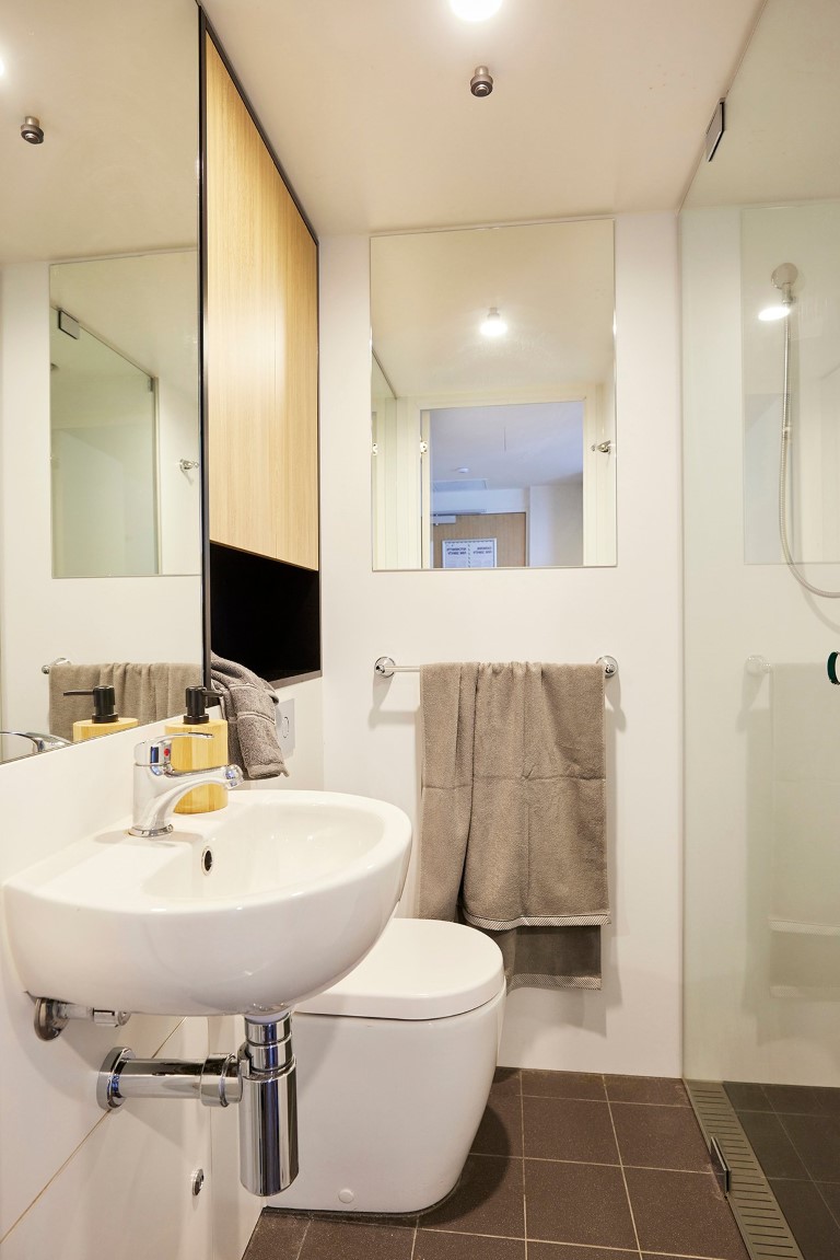 Double Bed, 1 Bed Apartment, Standard View - Urbanest Swanston Street - Gallery - 9