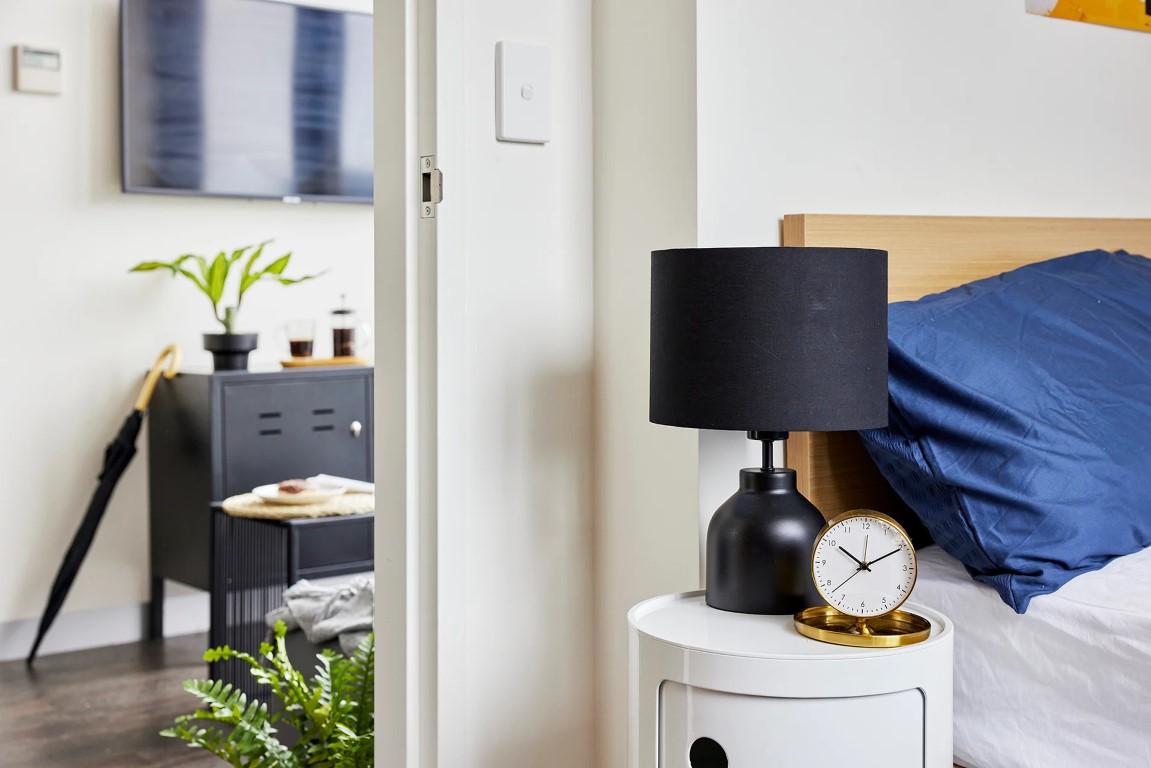  Double Bed, 1 Bed Apartment, Standard View  -  Urbanest Swanston Street  - Gallery -  11