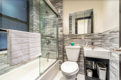 West 105th Home - Gallery - 32