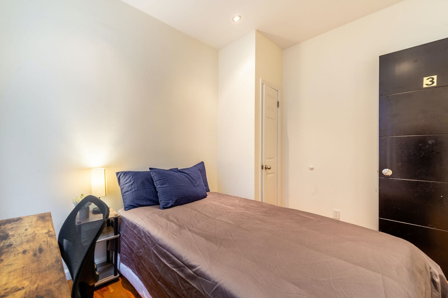  Room 103 With Desk  -  Stunning Luxury Apt. w/ City Views  - Gallery -  8