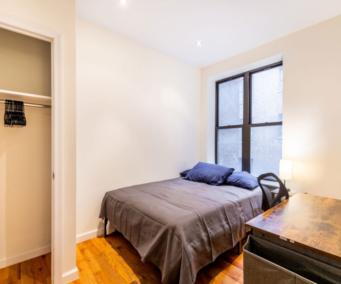  Room 104 With AC And Desk  -  Stunning Luxury Apt. w/ City Views  - Gallery -  6