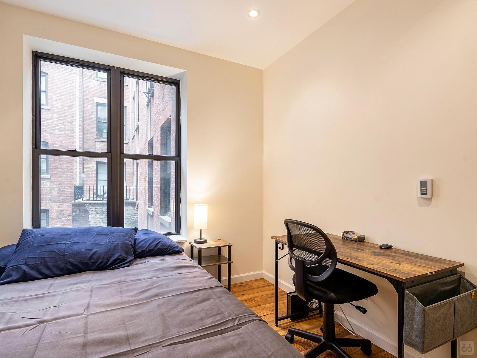 Room 104 With AC And Desk - Stunning Luxury Apt. w/ City Views - Gallery - 12