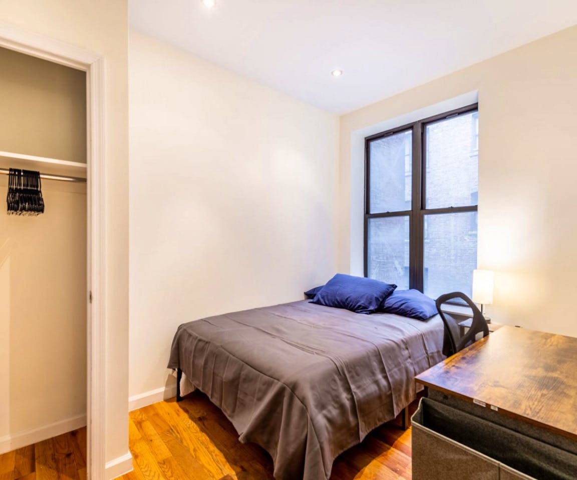  Room 104 With AC And Desk  -  Stunning Luxury Apt. w/ City Views  - Gallery -  4