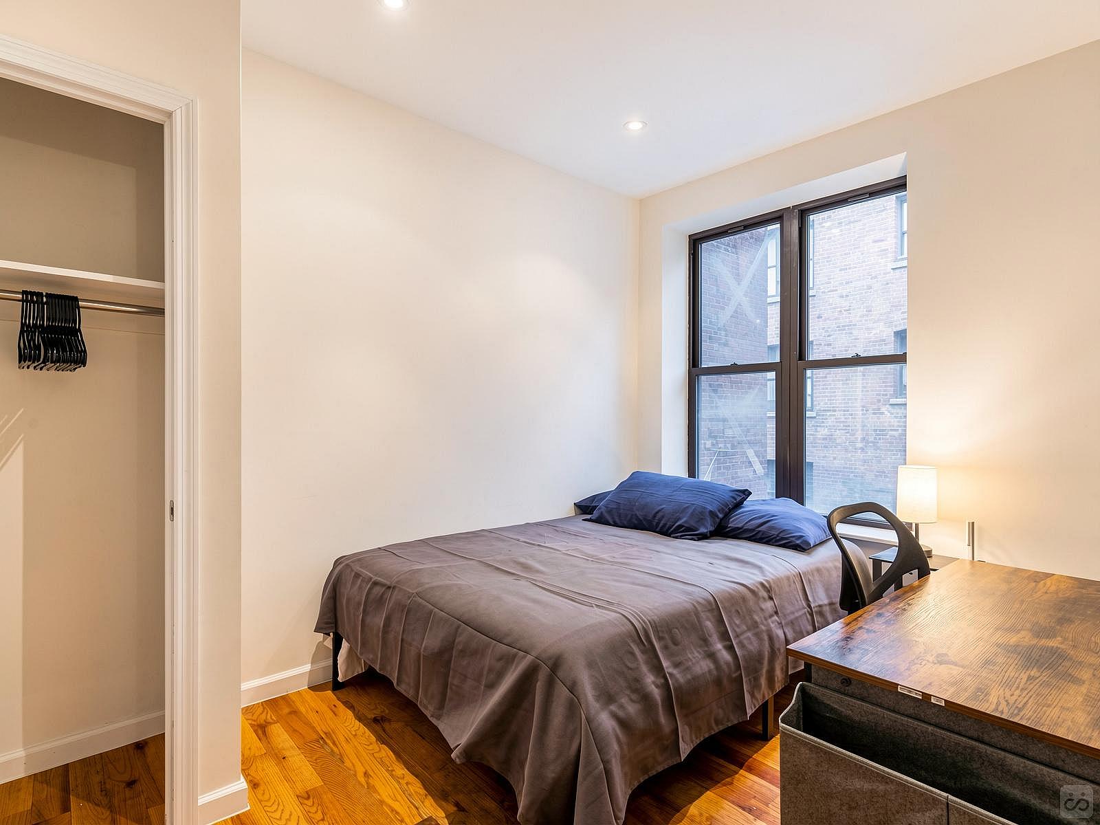 Room 104 With AC And Desk - Stunning Luxury Apt. w/ City Views - Gallery - 11