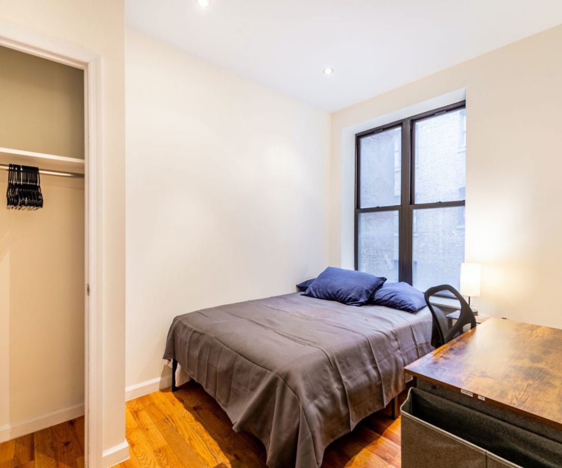  Room 104 With AC And Desk  -  Stunning Luxury Apt. w/ City Views  - Gallery -  2