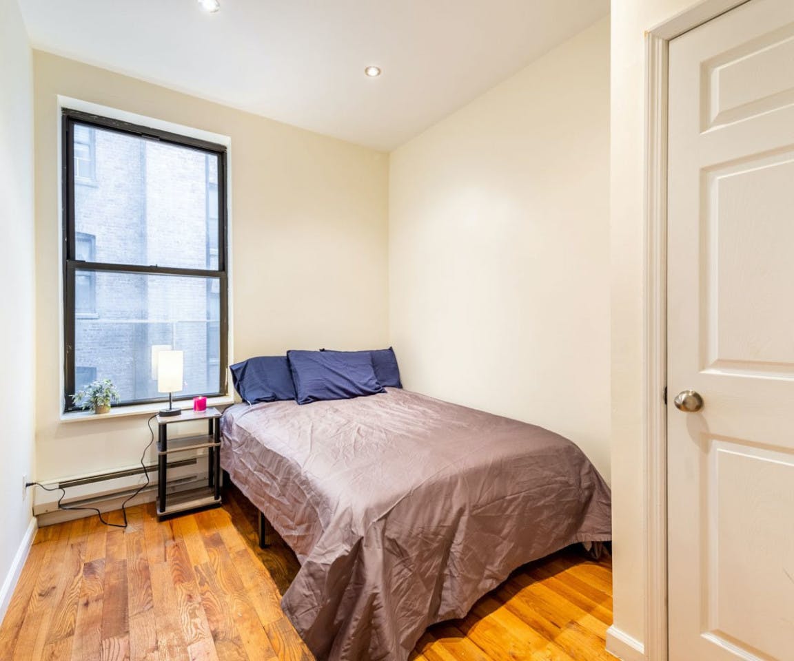 Room 106 With AC - Stunning Luxury Apt. w/ City Views - Gallery - 1