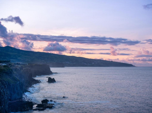 Stunning Luxury House w/ Terrace + Ocean Views
