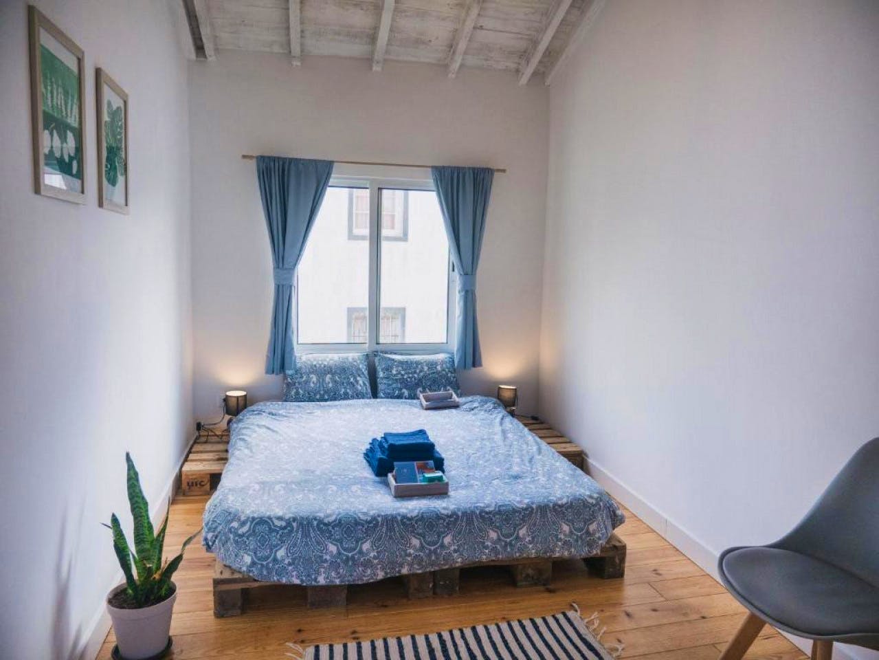 MOO: Double Room With Shared Bathroom - Stunning Luxury House w/ Terrace + Ocean Views - Gallery - 4