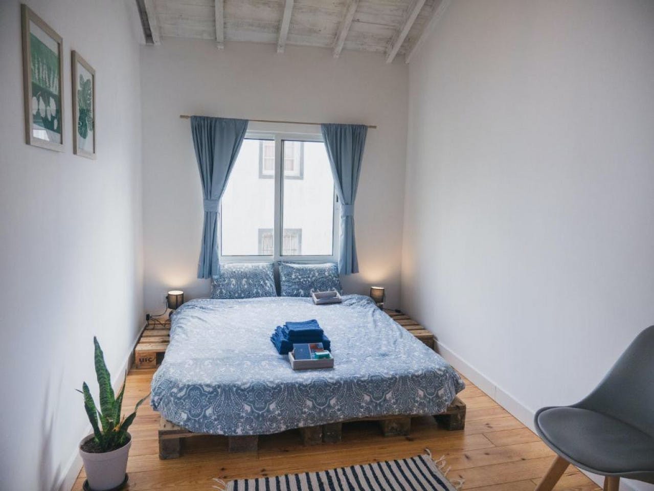 MOO: Double Room With Shared Bathroom - Stunning Luxury House w/ Terrace + Ocean Views - Gallery - 1