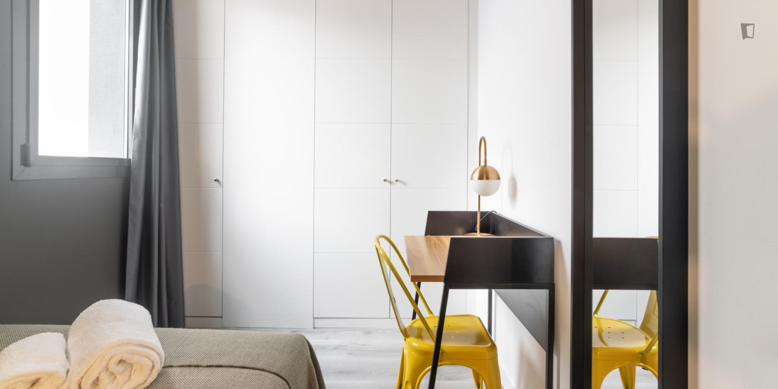  Neat And Cosy Double Bedroom In Ciutat Vella  -  Neat and cosy double bedroom in Ciutat Vella  - Gallery -  1