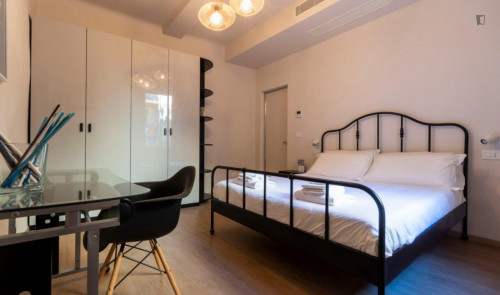 Tasteful 2-bedroom flat in the central district of Bologna
