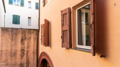 Tasteful 2-bedroom flat in the central district of Bologna