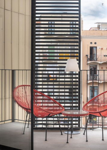 Colourful double bedroom in the heart of Barcelona