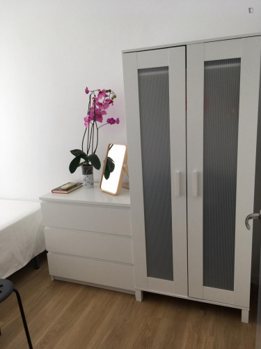 Appealing double bedroom in a 7-bedroom house, in Triana