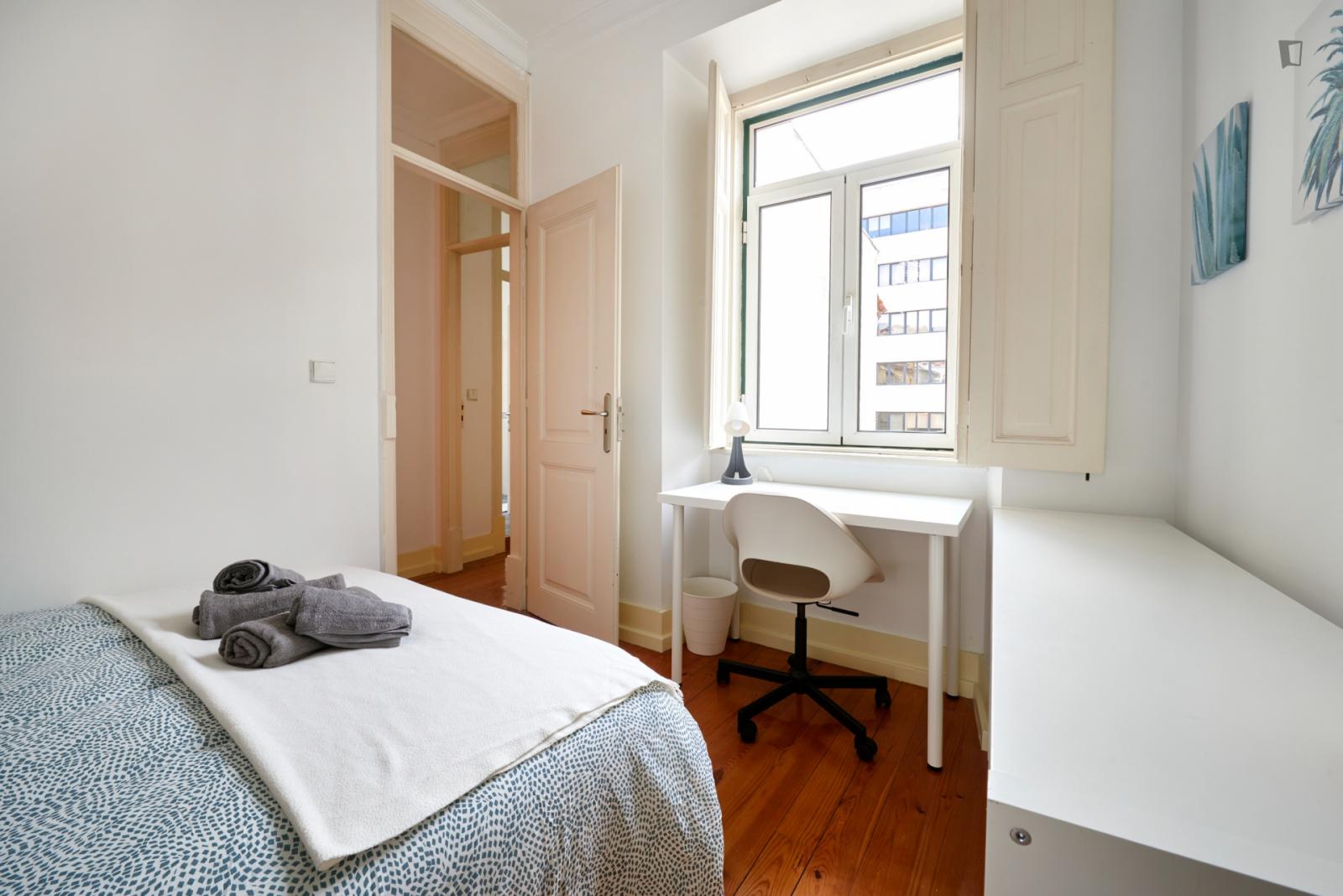  Inviting Double Bedroom Near The Avenida Metro  -  Inviting double bedroom near the Avenida metro  - Gallery -  1