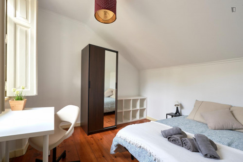 Appealing double bedroom in a student flat, in the Avenida da Liberdade area