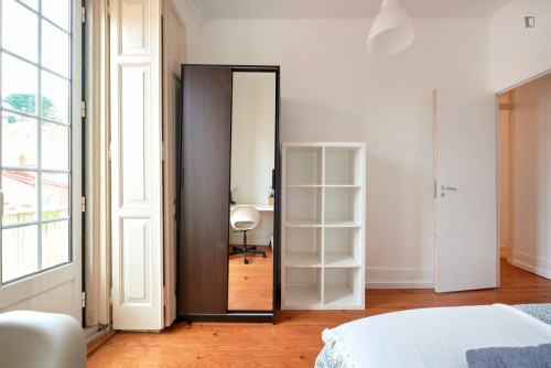 Welcoming double bedroom near the Avenida metro  - Gallery -  5