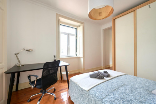 Interesting double ensuite bedroom near the Avenida metro