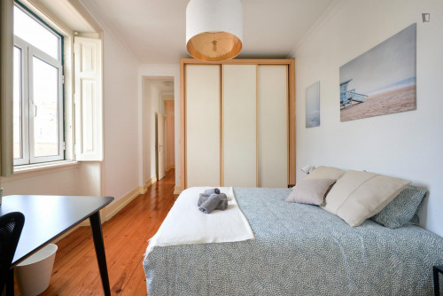 Interesting double ensuite bedroom near the Avenida metro