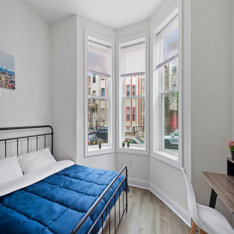  Private Room 1  -  Stunning Cozy Apt.  - Gallery -  8