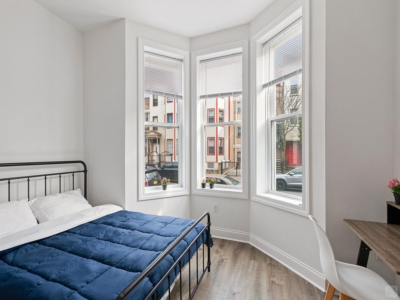 Private Room 1  -  Stunning Cozy Apt.  - Gallery -  25