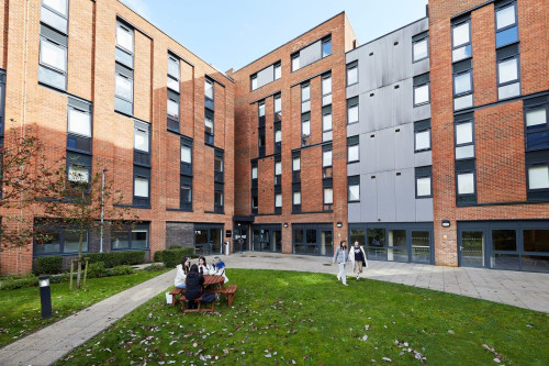 Collegiate Riverside Way - Gallery - 8