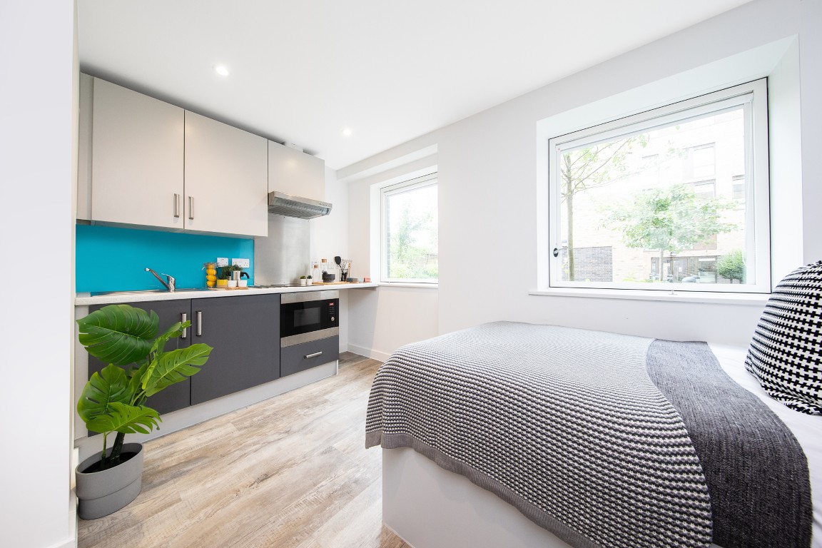  Silver Studio  -  Collegiate Cathedral Point  - Gallery -  4