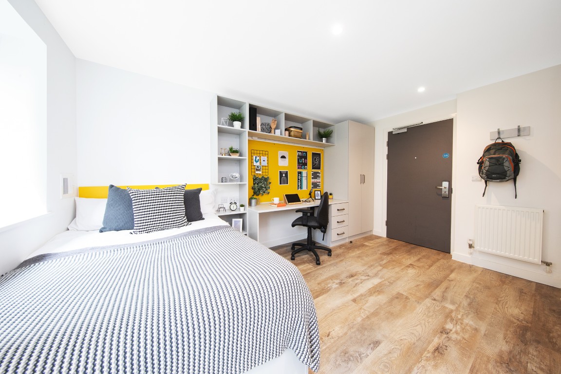  Silver Studio  -  Collegiate Cathedral Point  - Gallery -  1