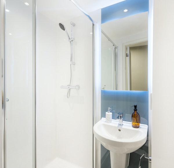  En-Suite Bronze  -  Zinc Quarter  - Gallery -  3