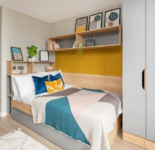  Studio Silver  -  Zinc Quarter  - Gallery -  1