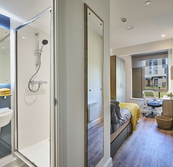  En-Suite Gold Plus  -  Deakins Place  - Gallery -  4