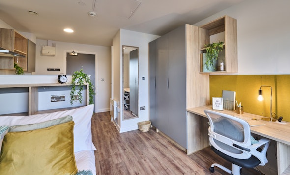  Studio Silver Plus  -  Deakins Place  - Gallery -  3