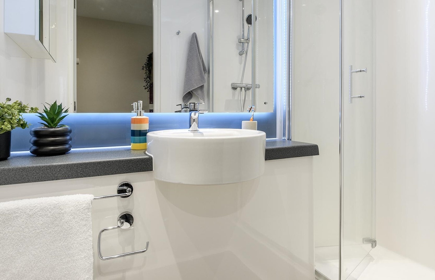 Bedroom Bronze (Shared Bathroom 15) - Frederick House - Gallery - 3
