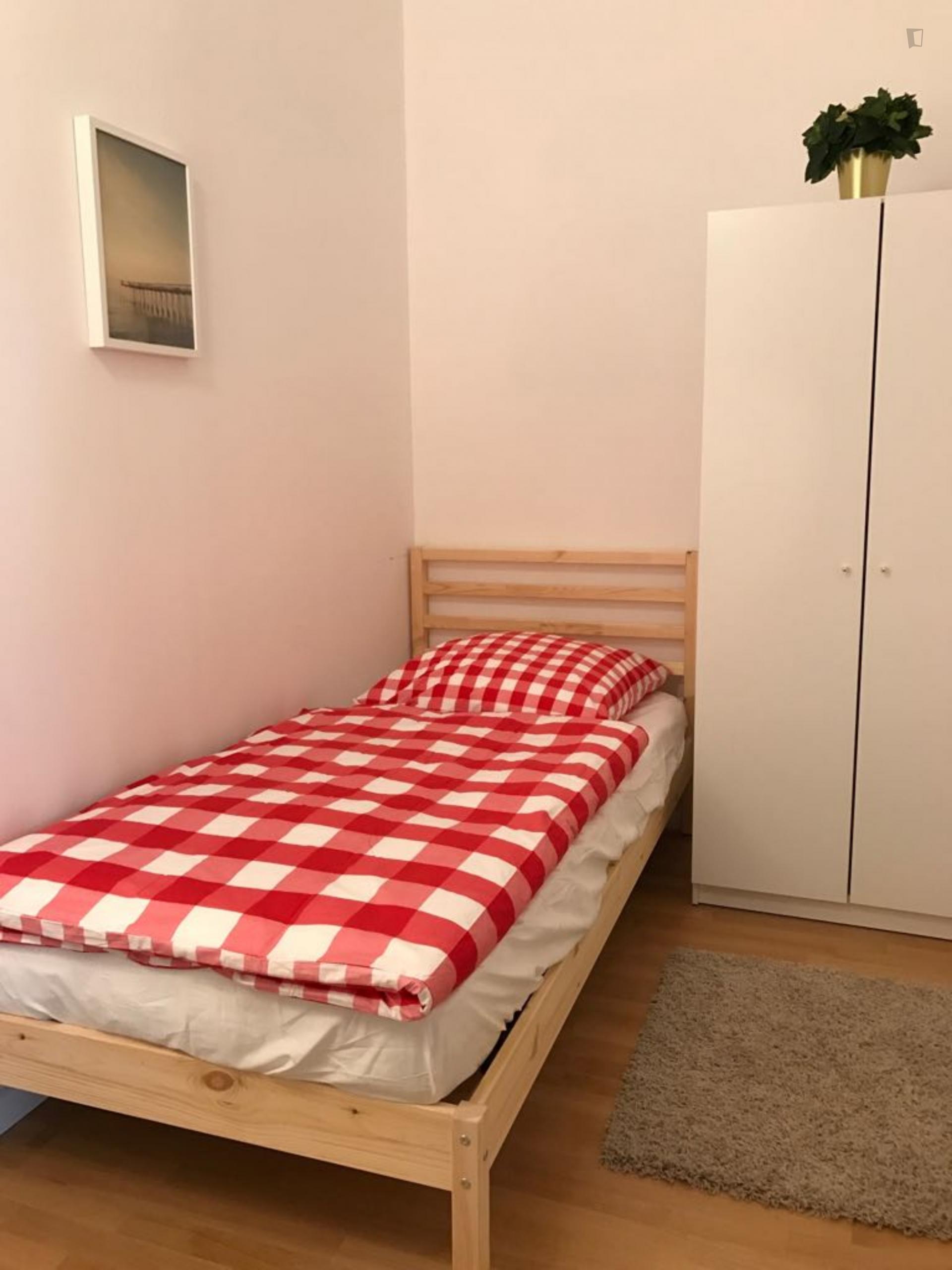 Single bedroom in a shared apartment in Schöneberg