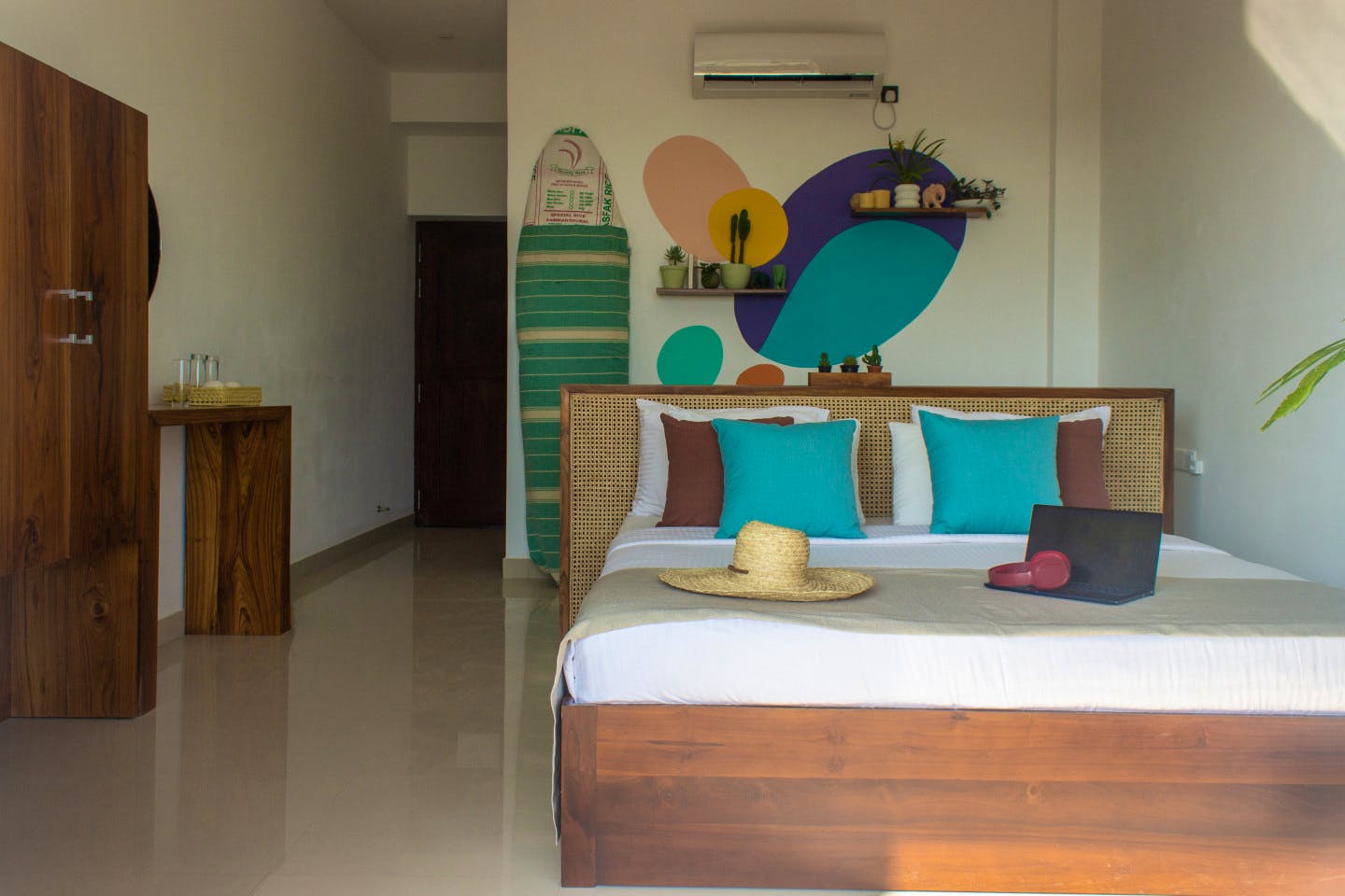 Ocean Front Deluxe Room - 12