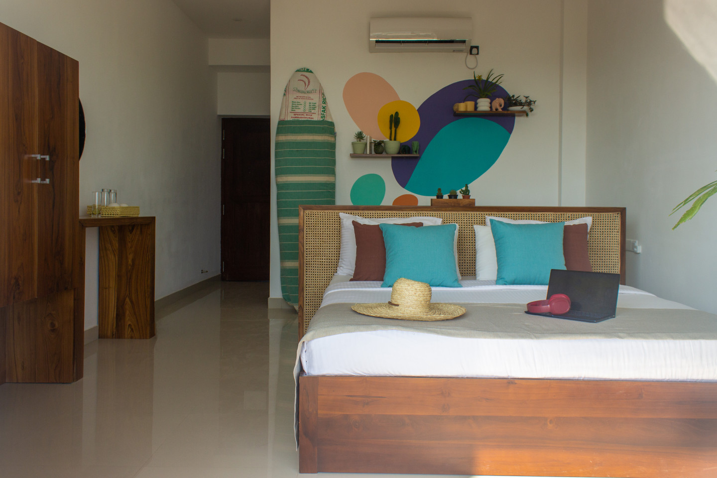 Ocean Front Deluxe Room - 17