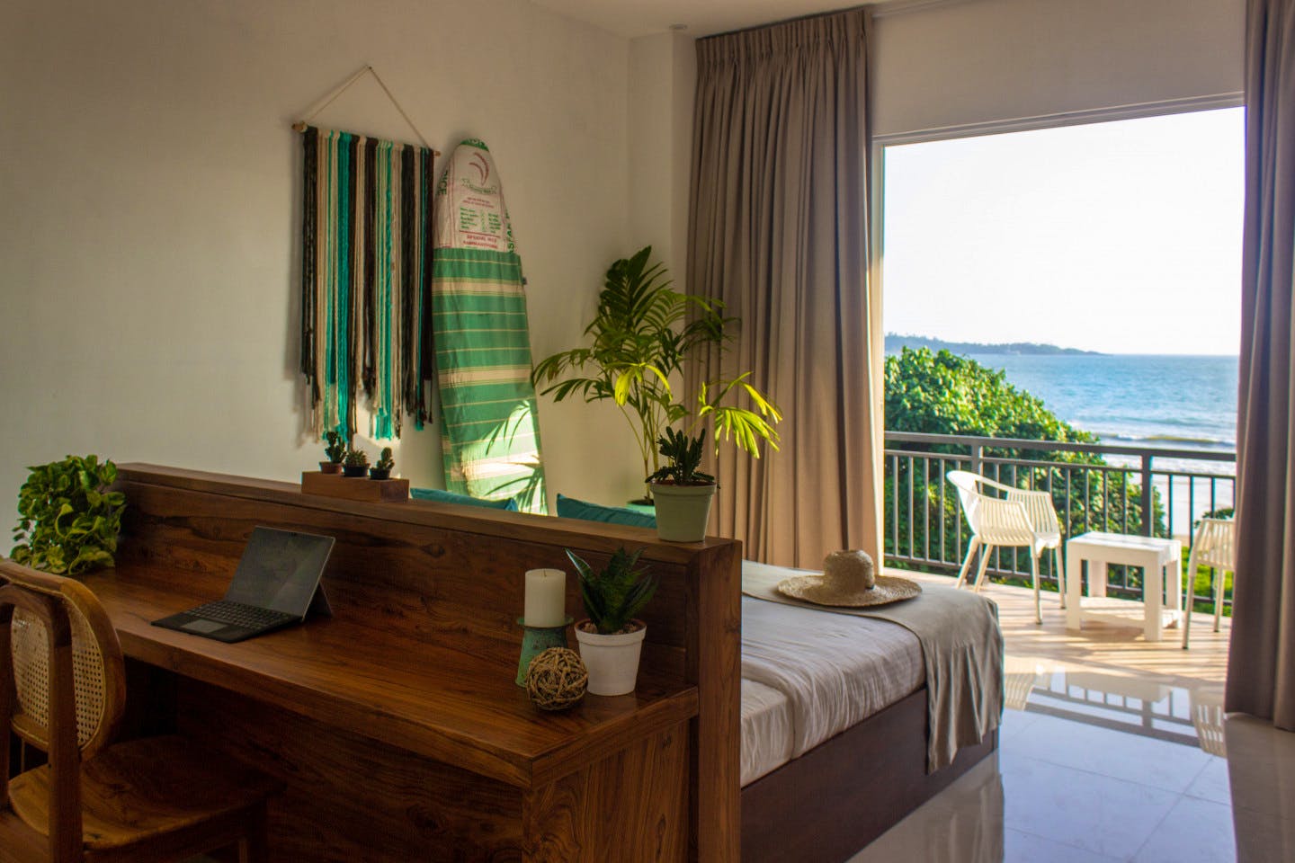 Ocean Front Deluxe Room - 11