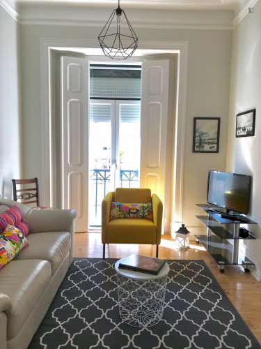 Bright and modern single room in Arroios