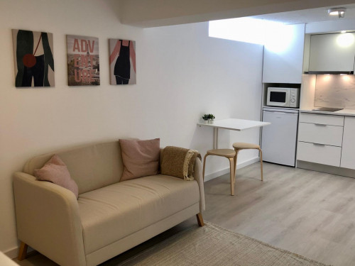 Elegant studio within walking distance from Nova SBE in Carcavelos Centre